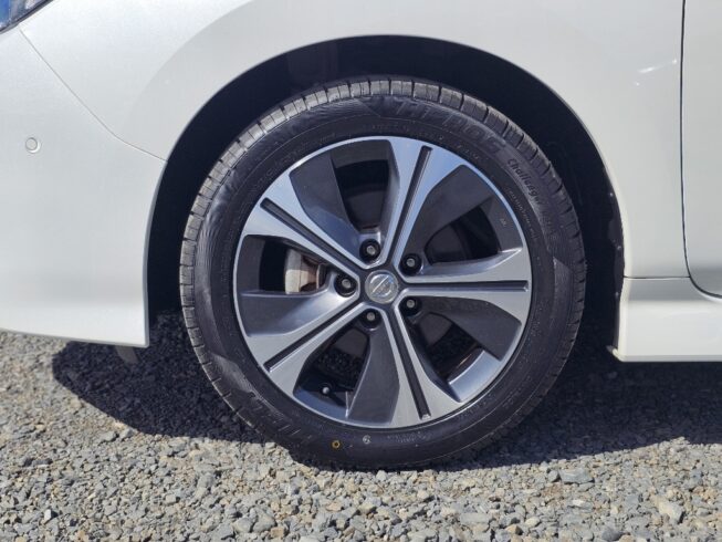 2018 Nissan Leaf X Model, 84.6% SOH, Cruise control image 302399