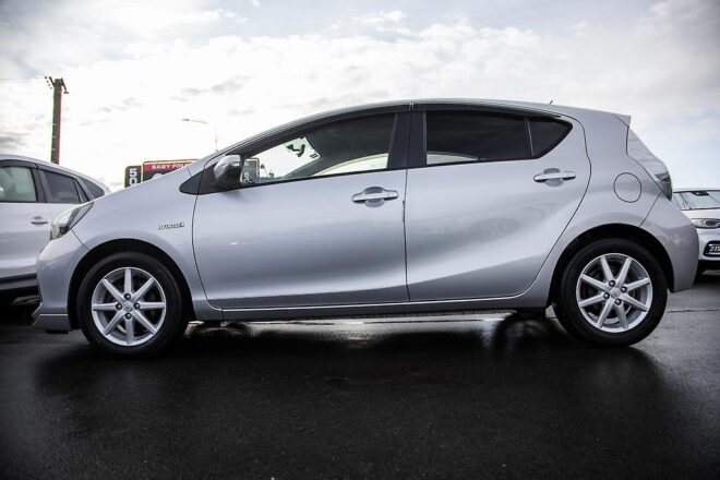 2012 Toyota Aqua G model , Push Start, Reverse Camera image 300089