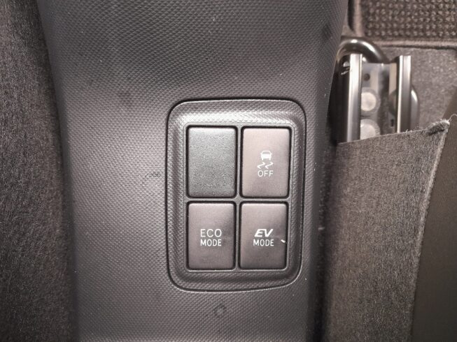 2015 Toyota Aqua X-Urban, Low Kms image 303056