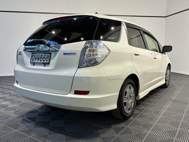 2013 Honda Fit Shuttle Hybrid image 302008