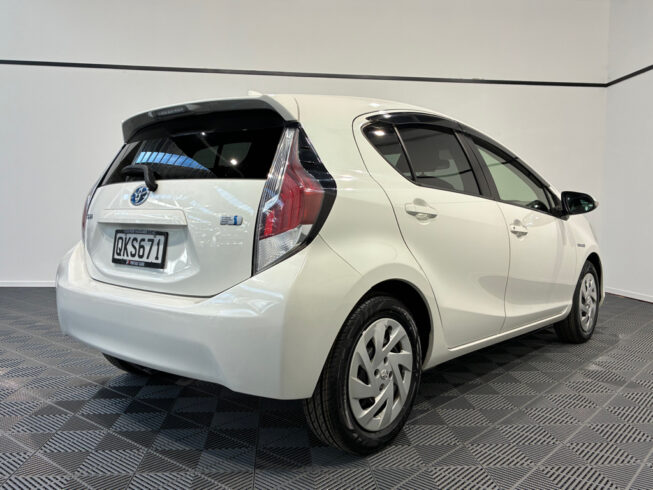 2015 Toyota Aqua Push Button Start – Facelift image 301860