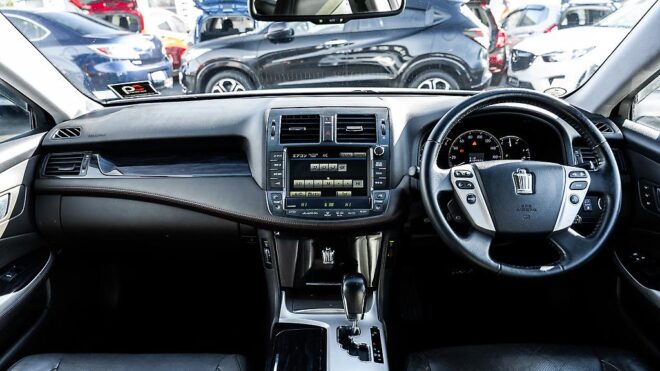 2010 Toyota Crown Leather package, Athlete image 300665
