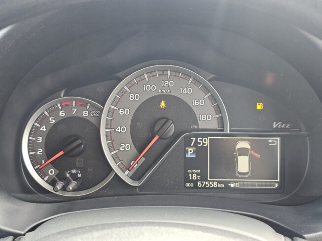 2016 Toyota Vitz F model image 299685