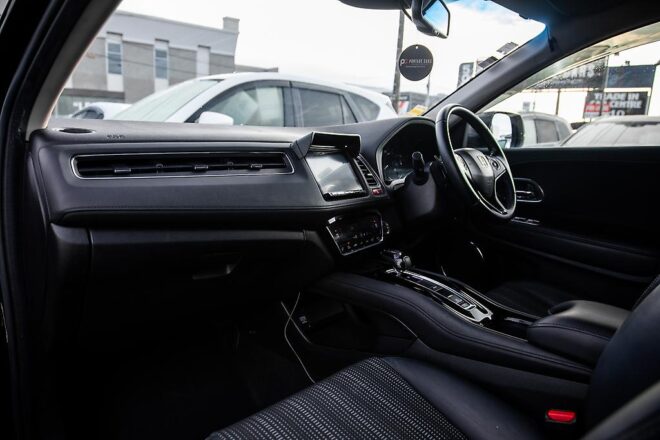 2014 Honda Vezel Hybrid Z  ,Half Leather, Cruise control image 300164