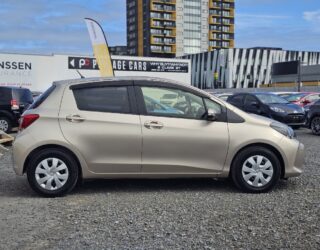 2016 Toyota Vitz F model image 299677