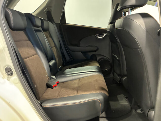 2013 Honda Fit Shuttle Hybrid image 302010