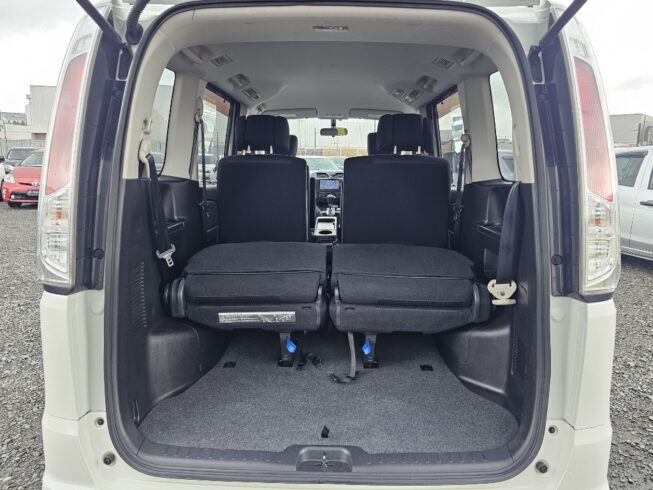 2012 Nissan Serena Highwaystar V selection image 300822