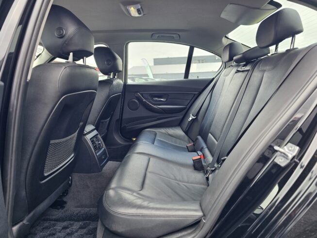 2013 Bmw 3 Series Luxury, Low KMs image 300795