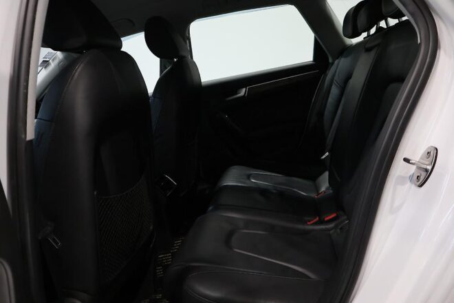 2012 Audi A4 Avant 2.0TFSI, Leather/ Heated Seats image 302287