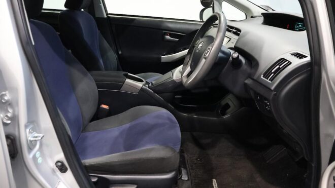 2014 Toyota Prius S Model, Low KMS, Alloy Wheels image 302845