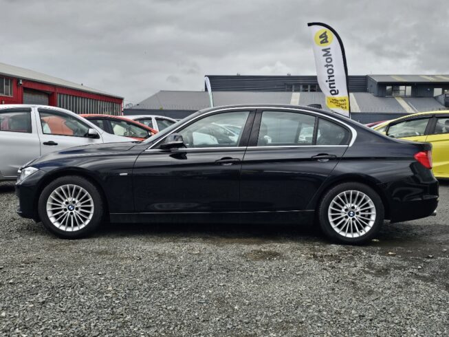 2013 Bmw 3 Series Luxury, Low KMs image 300787