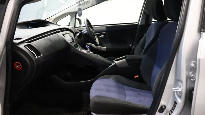 2014 Toyota Prius S Model, Low KMS, Alloy Wheels image 302846