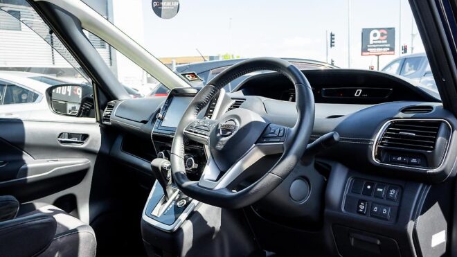 2017 Nissan Serena Highwaystar V Selection Hybrid, Dual Power Sliding Doors image 310695