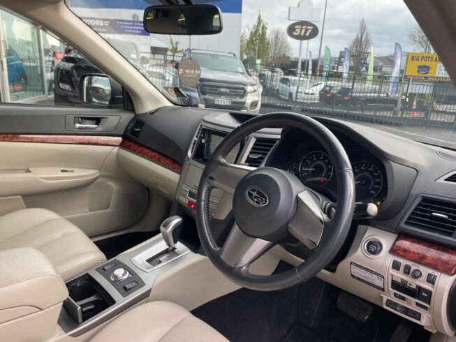 2009 Subaru Outback 4WD with leather image 299541