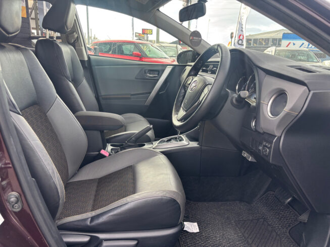2014 Toyota Auris 150X Blackish Lounge image 299849