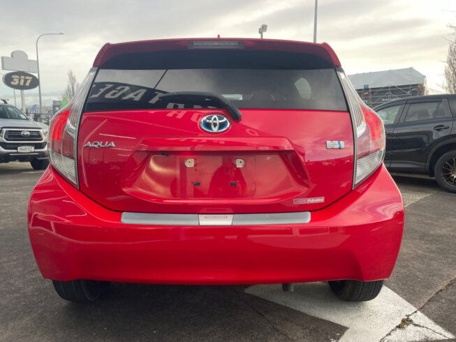 2014 Toyota Aqua G Model, Push Start, Reverse camera, Low KMS Facelift Model image 300398