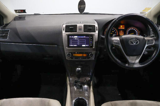 2013 Toyota Avensis Wagon Li image 303331