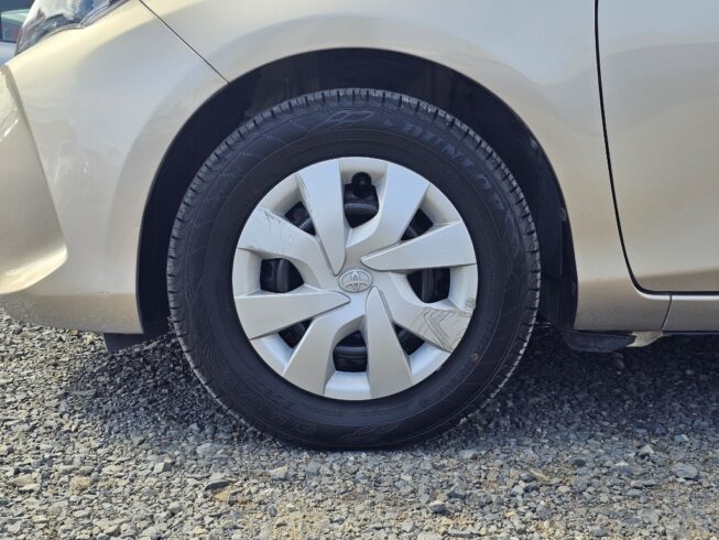 2016 Toyota Vitz F model image 299689