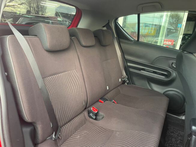 2014 Toyota Aqua G Model, Push Start, Reverse camera, Low KMS Facelift Model image 300409