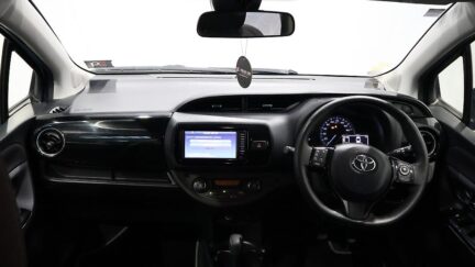 2018 Toyota Vitz Hybrid F Safety Edition, Push Start image 317016