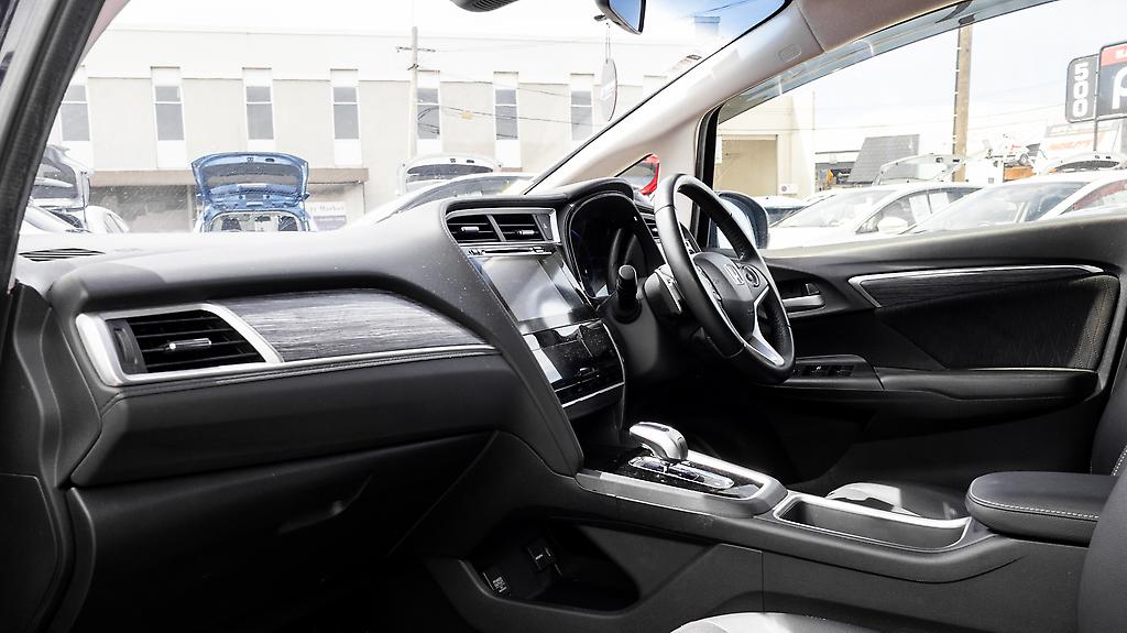 2015 Honda Shuttle Hybrid Z, Heated Seats, Reverse Camera image 312419