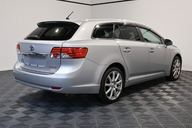 2013 Toyota Avensis Wagon Li image 303323