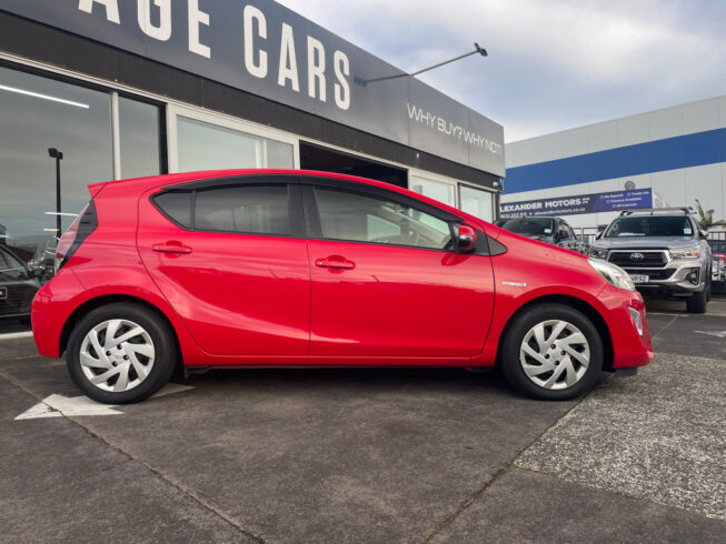 2014 Toyota Aqua G Model, Push Start, Reverse camera, Low KMS Facelift Model image 300396