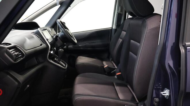2017 Nissan Serena Highwaystar V Selection Hybrid, Dual Power Sliding Doors image 303125