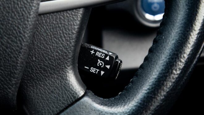 2012 Toyota Camry Hybrid G Package, Reverse camera, Cruise Control image 311185