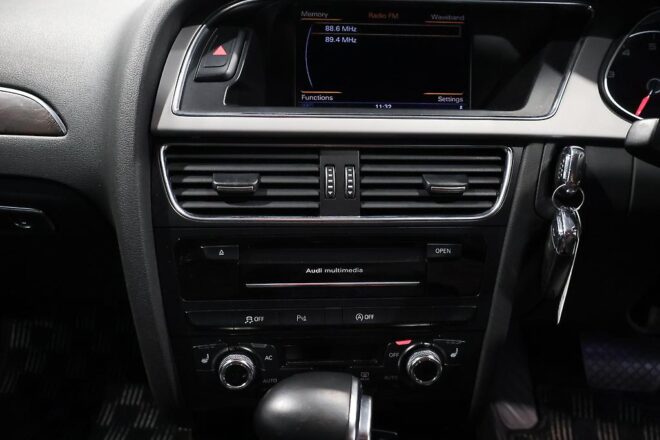 2012 Audi A4 Avant 2.0TFSI, Leather/ Heated Seats image 302294
