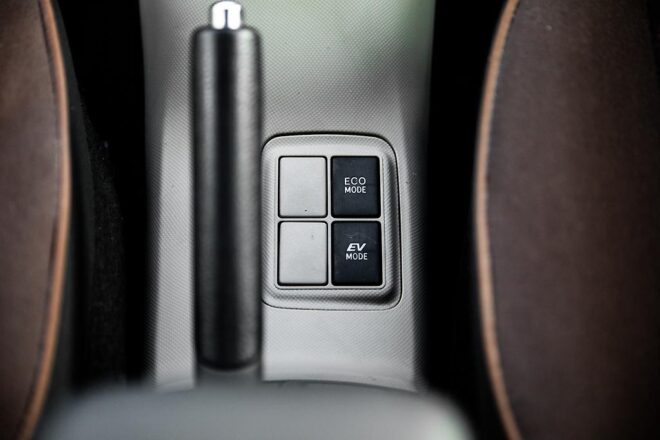 2012 Toyota Aqua G model , Push Start, Reverse Camera image 300094