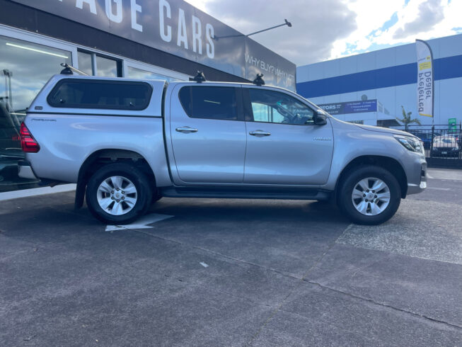 2020 Toyota Hilux SR5 TD DC 2.8DT image 300071
