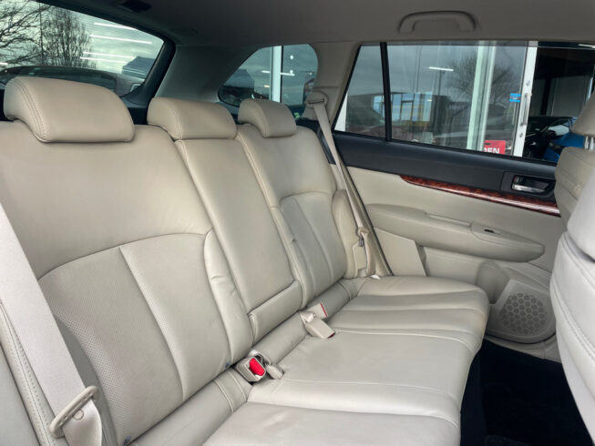 2009 Subaru Outback 4WD with leather image 299547