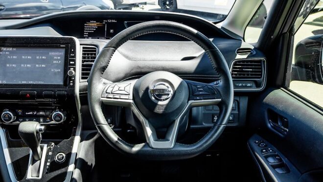 2017 Nissan Serena Highwaystar V Selection Hybrid, Dual Power Sliding Doors image 310692