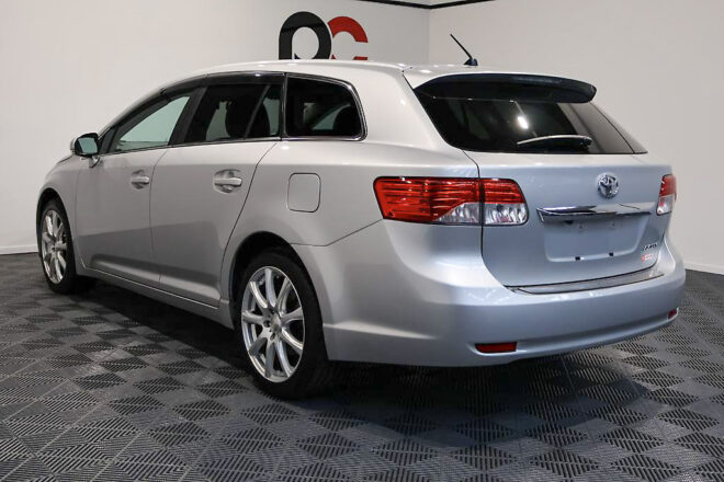 2013 Toyota Avensis Wagon Li image 303324