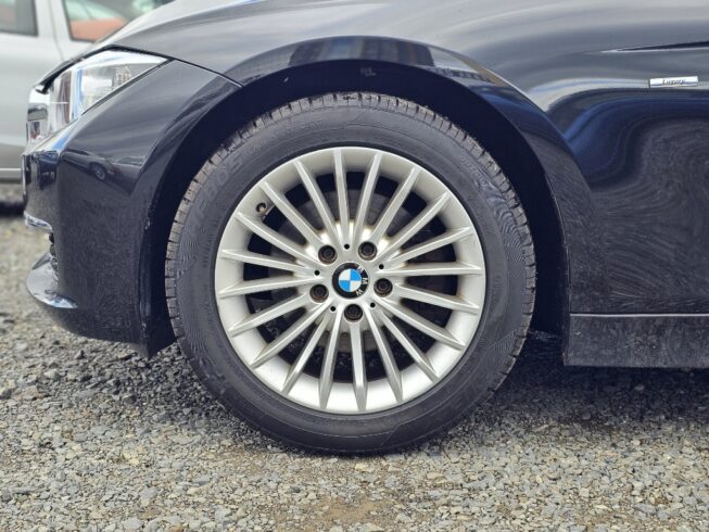 2013 Bmw 3 Series Luxury, Low KMs image 300797