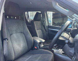 2020 Toyota Hilux SR5 TD DC 2.8DT image 300079