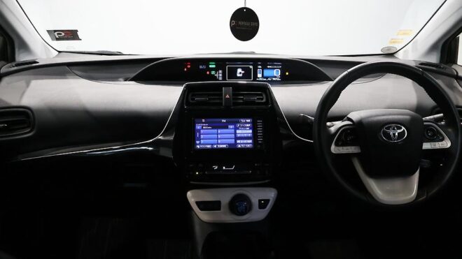 2018 Toyota Prius S Model, Cruise Control & Lane Departure Warning image 303108