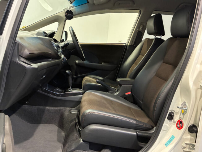 2013 Honda Fit Shuttle Hybrid image 302012