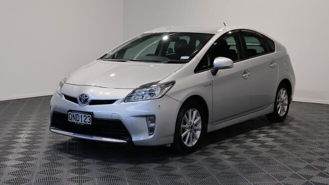 2014 Toyota Prius S Model, Low KMS, Alloy Wheels image 302840