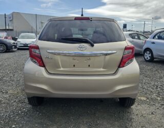 2016 Toyota Vitz F model image 299678