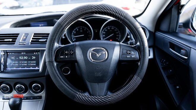 2013 Mazda Axela 1.5 S , Reverse camera, Push Start image 301329