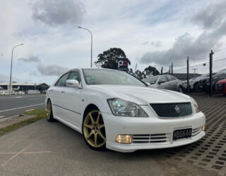 2004 Toyota Crown Athlete, Lowered on 18s image 301692