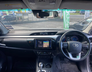 2020 Toyota Hilux SR5 TD DC 2.8DT image 300078