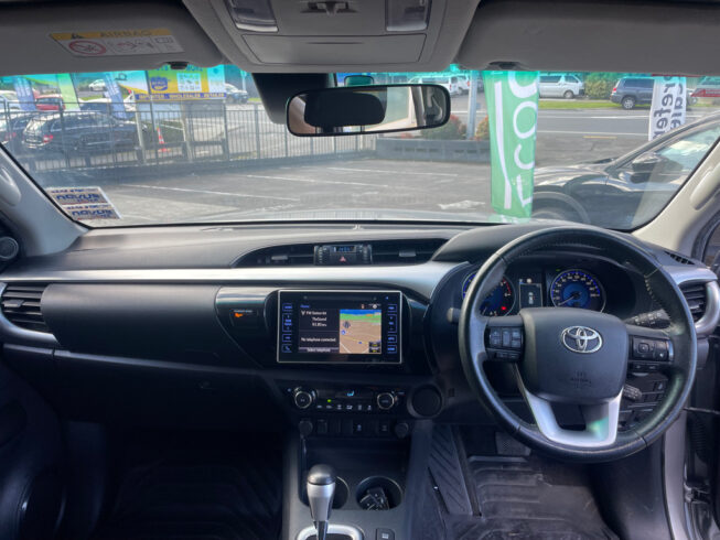2020 Toyota Hilux SR5 TD DC 2.8DT image 300078