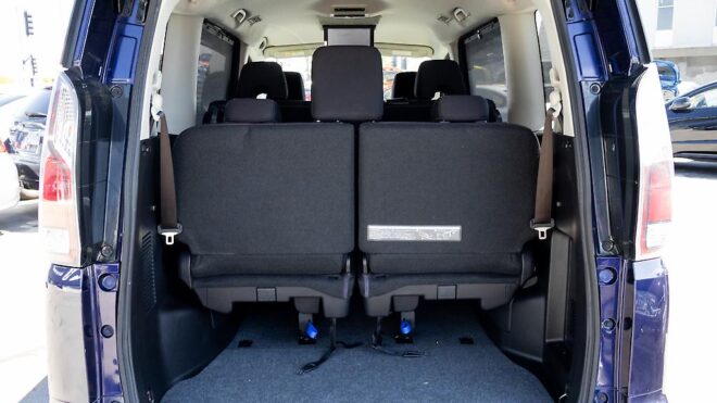 2017 Nissan Serena Highwaystar V Selection Hybrid, Dual Power Sliding Doors image 310704