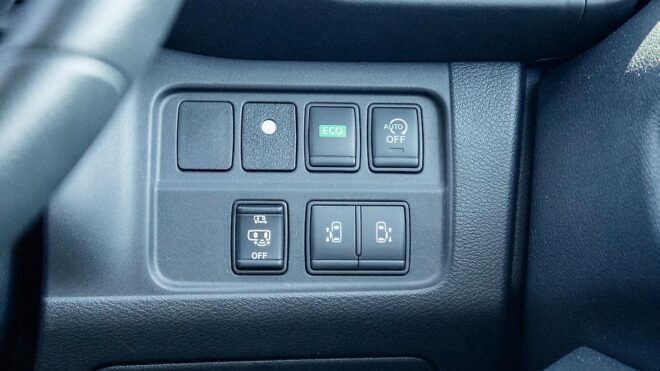 2017 Nissan Serena Highwaystar V Selection Hybrid, Dual Power Sliding Doors image 310697