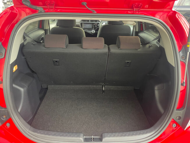 2014 Toyota Aqua G Model, Push Start, Reverse camera, Low KMS Facelift Model image 300410