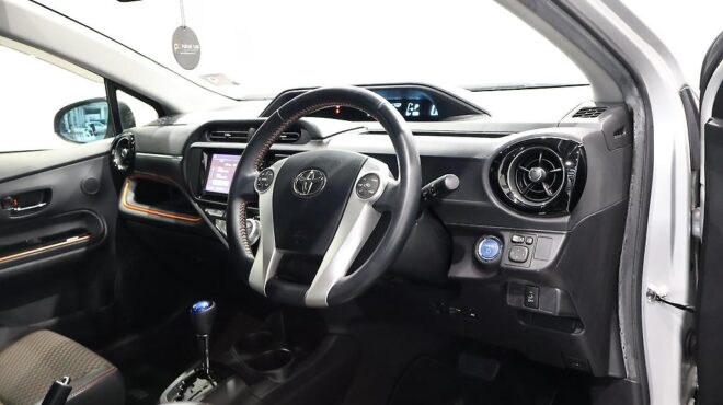 2015 Toyota Aqua Hybrid – X Urban, Push Start, Reverse Camera image 305338