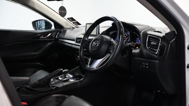 2015 Mazda Axela HYBRID Leather Package image 306479